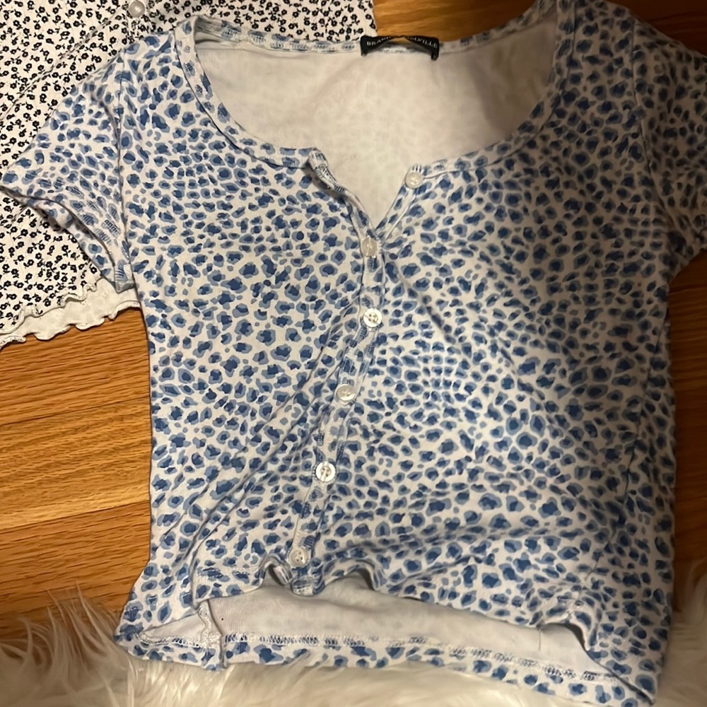 Blue brandy Melville cheetah zelly top